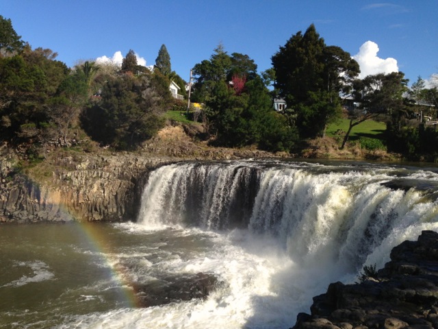 horseshoe shaped haruru falls paihia