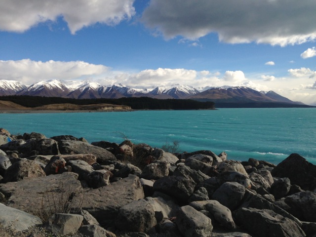 glacial flour making lake pukaki so turquoise