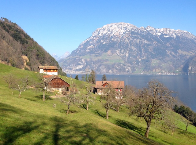 vierwaldstaettersee lake hike