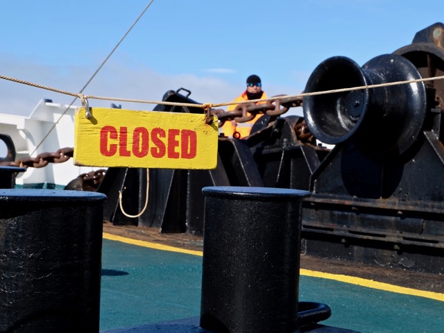 anchor up, closed